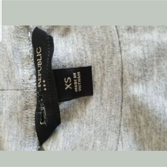 COPY - Banana Republic Factory Store Grey Short Slv Top - Picture 6 of 7